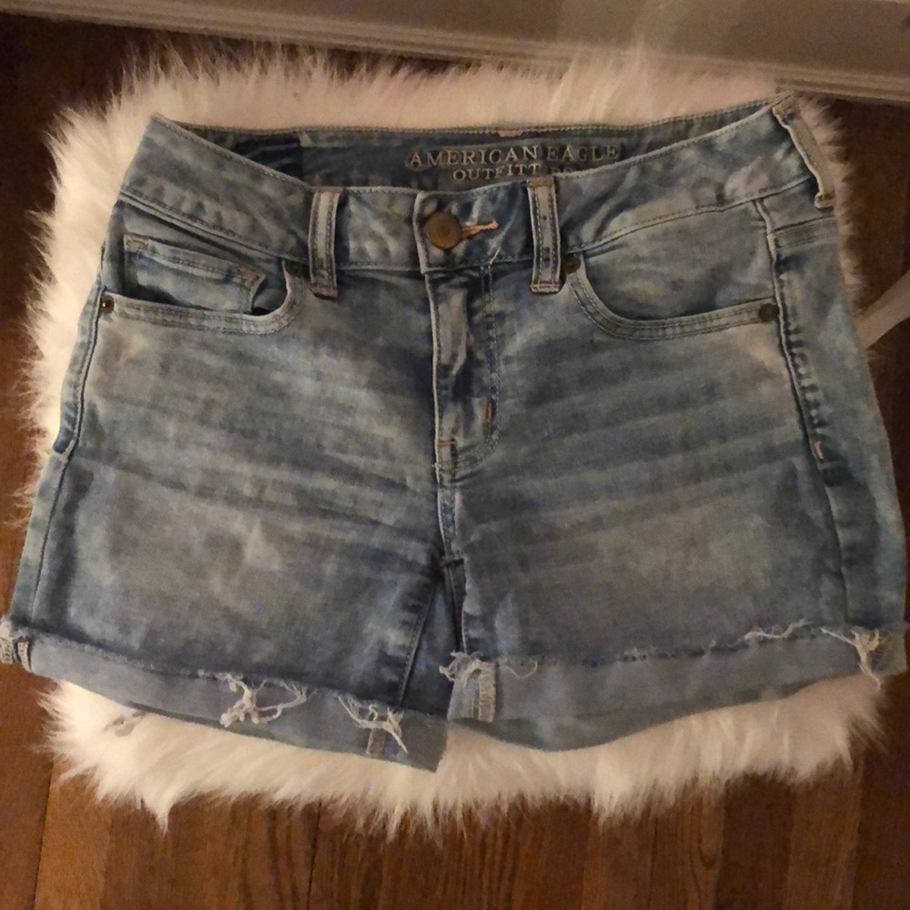 American Eagle Midi Lightwash Jean Shorts